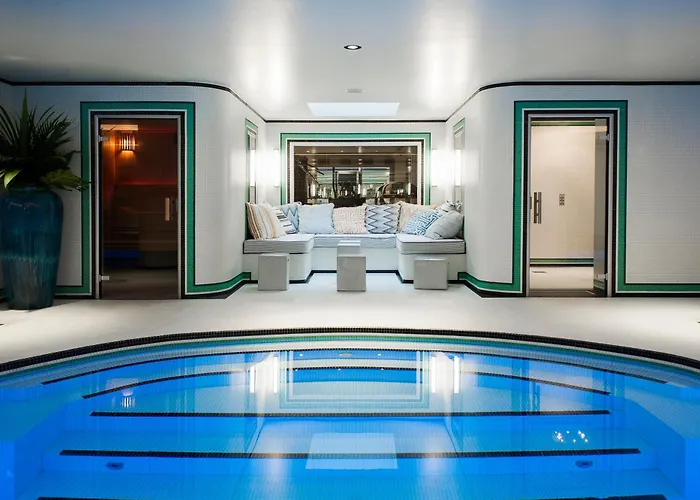 Hotel Eiffel Blomet Paris